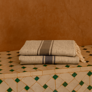 fouta artisanale, serviette hammam marocain, fouta coton, linge de bain marocain, fouta plage.