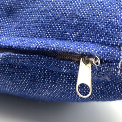 zip sur housse de coussin marocaine bleu et blanc – tissu tissé main du Maroc – Collection Tazra – KanelDéco