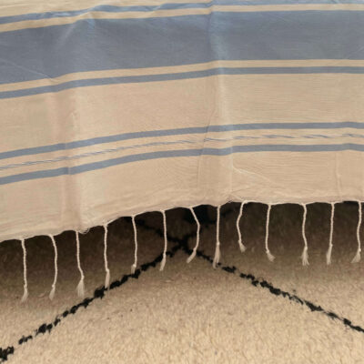 Couvre-lit maroc berbère collection Azel bleu ciel avec franges