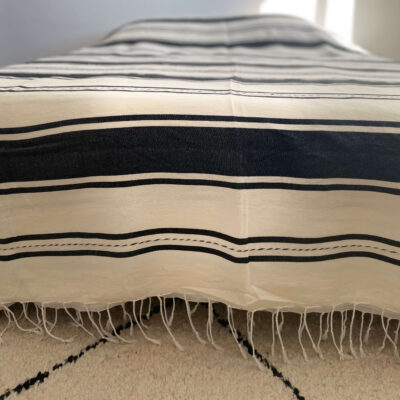 Couvre-lit maroc berbère collection Azel noir avec franges