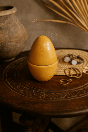 Boite céramique tadelakt Ovalia H 14 cm kaneldéco mise en scène guéridon bois - artisanat marocain - Kanel Déco